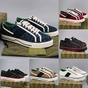 Tennis 1977 Designers de tênis de tela masculino Sapatos femininos Itália Green e Red Stripe de borracha Sapatos de tênis Luxurys