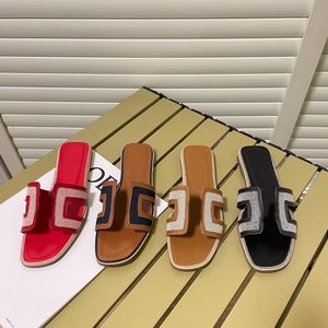 Designer tofflor strand glider klassisk platt klack sommar lat mode tecknad gummi flip flops läder tofflor kvinnor skor sexiga sandaler stora