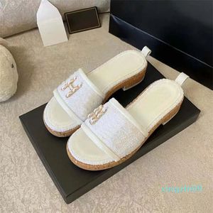Top Quality Chinelo Designer Mulheres Chinelos Sandálias Sapatos Slide Verão Moda Wide Flat Flip Flops