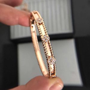 Pulseira luxuosa de designer Van Clover em ouro 18k com cristais brilhantes e diamantes Símbolo final de amor e proteção, um presente perfeito para mulheres e meninas Kje5