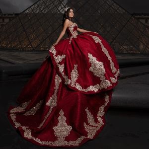 Red Shiny Ball Gown Off the Shoulder Quinceanera Dresses Gold Applique Lace Beads Sweet 16 Dress Pageant Gowns Vestidos De 15 Anos