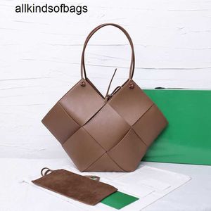 BottegaaVenetas Arco Tote Bag Designer 2024 Arcos Womens Woven Cowhide Leather Single Shoulder Shopping Handbag Large Capacity Basket Totes W9sy Have Logo rj