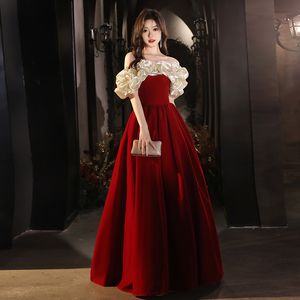 花嫁のドレスの豪華な赤い母親セクシー2024エレガントな宝石のフロアの長さの肩のプリンセスグルームパーティーガウンロングプリーツアップリックシャンパンローブデ