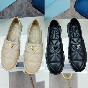 Sapatos de pescadores acolchoados sapatos de grife feminino de grife de couro mole de couro de couro de luxuosos triangulares de luxuos