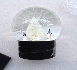 CCLASSICS Snow Globe z choinką wewnątrz dekoracji samochodu Crystal Ball Nowatorski prezent świąteczny z prezentem 7381946