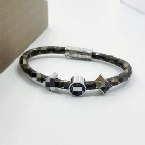 20 Bracciali stile Bracciale da donna Designer Marchio Lettera Gioielli Cristallo Ecopelle Placcato oro 18 carati Polsino in acciaio inossidabile Accessori gioielli di moda987