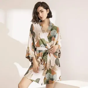 Kvinnors sömnkläder 2024 Spring Ladies Silk Satin Thin Robe Comfort Fresh Style Floral Printed Sexig Nightrown Femme mysiga hemkläder