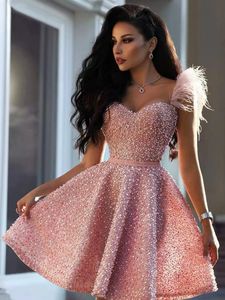 Pink Luxury Cocktail Dresses Short Prom Dress Crystal Sequins Feathers Homecoming Glänningar Kvinnor Elegant Graduation Dress 231228