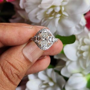 Oval Cut Diamond Three Stone Cluster Ring Trapezoid Side Engagement Wedding Anniversary Split Shank