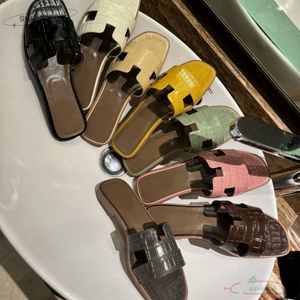 Designerski pantofel sandałowy damski sandał skóra płaskie suwaki wiosenne letnie sandały damskie marka Casual Beach Realne skórzane buty zewnętrzne