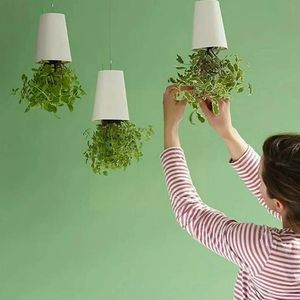 Inverterad Sky Garden Hanging Pot Upside Down Planter Flower Pot 360Gree Rotation Storage Flower Pots Basket Plastic J8K6 231228