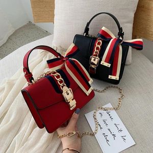 Сумки 2021 Женская модная сумочка красный синий белый шарф Bow Corean Single Beadling Bags Messenger Chain Bag Сумка конверта