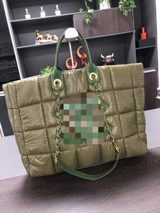 Nuova borsa invernale imbottita in cotone alla moda, versione coreana di tutto, borsa tote di grande capacità, borsa a tracolla con catena, borsa sotto le ascelle