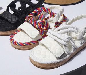 Женские разноцветные шлепанцы на плоской подошве, сандалии, женские пляжные шлепанцы на шнуровке, потертости для лета