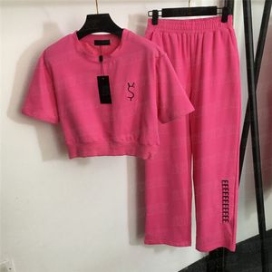 Kırpılmış T Shirt Pantolon Sıradan Takım Elbise Nakış Mektubu Tasarım Çizme Sweatpants Kadın Demirleri Çalıştıran Spor Salları Setleri