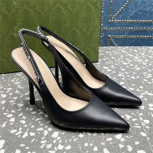 Kvinnor Slingback Luxurys kvalitetsdesigner Midhälspänne Slingback Stängning Metall Alfabetskedjan Pekade Tå äkta läderklänningskor 10.5cm 35-42