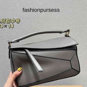 Designer Fashion Puzzles Crossbody Soft Bags One Purse Bag Loowes Hands Outlet 2024 Axelhandväskor Färg 24 cm Litchi Colors Long Strap Leather Ohqr