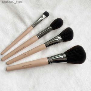 Makeup Borstes Makeup Match Borstes Set - 4st Pink Matt Handle Mjuka syntetiska borst Face Powder Blush Highlight Concealer Cosmetics Tools Q231230