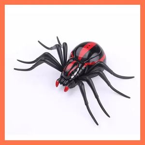 RC Spider Simulation Animal Creepy Spider Halloween Prank Insect Model Toys Funny Novty Gift Interactive Toy for Children Boy 231229