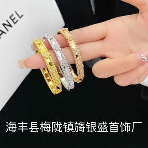 Designer Luxury 18k Gold Van Clover Bracelet with Sparkling Crystals and Diamonds Ultimate Symbol of Love and Protection a Perfect Gift for Women Girls Vcma