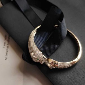 Bulgarie Carer Bracciale di design di lusso originale Nuovo Bracciale aperto con diamanti scintillanti intarsiati con diamanti scintillanti e testa di leopardo dagli occhi verdi