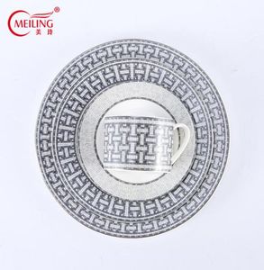 Pratos de cerâmica de alta qualidade de luxo Pratos de porcelana com logotipo para sobremesas Utensílios de cozinha Bandejas redondas para casamentos e Banq5604573