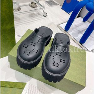 Ihåliga tofflor plattform perforerad designer glid g sandaler lyxiga mulor glider flerfärgade thich bottar strand sommar loafers godis färger gummi lägenheter eur35-46