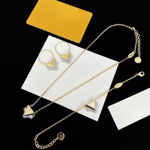 Atemberaubendes, modisches und elegantes Designer-Atemhaltering-Set, exquisiter Verlobungsschmuckring, elegante Luxus-Geschenkbox zum Jahrestag