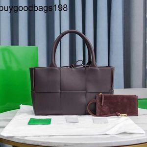BottegaaVenetas Handtaschen Arco Einkaufstasche klein für Damen 2024 neue Designer-Handtasche aus schwarzem braunem Lammfellleder Top-Qualität Outdoor-Einkaufstasche Big Space rj
