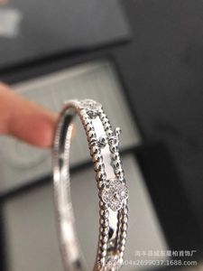 Bracciale di lusso di design Van Clover in oro 18 carati con cristalli scintillanti e diamanti Simbolo supremo di amore e protezione, un regalo perfetto per donne e ragazze 3z0s