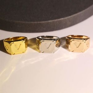 Europe America Fashion Style Rings Men Lady Womens Gold Silver-color Metal Engraved V Initials Flower 18K Gold Plated Lovers Signe358x