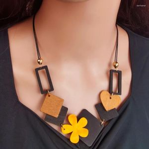Pendant Necklaces Geometric Wooden Flower Sweater Chain Necklace Vintage Ethnic Style Woman Jewelry