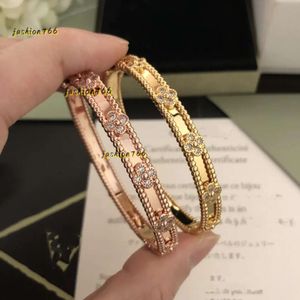 Bangle Brand Designer Clover Bangle Bracelet For Women 18K Gold Plated Full Crystal Four Leaf Perlee Sweet Clover Flower Cuff Valentine Party Gift Bracelet 2024