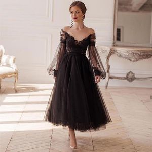 2024 Abiti da ballo corti sexy Vintage con spalle scoperte Applicazioni di pizzo nero Illusion maniche lunghe Una linea Plus Size Tulle Lunghezza tè Abiti da sera da cocktail