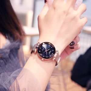 Orologi da polso Tiktok Net Red Fashion Brilliant Star Magnetite Orologio da donna al quarzo coreano impermeabile