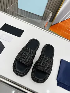 Sandálias de designer chinelos verão homens mulheres sapatos em forma multicolor flora slides palmilha moldada em sola de borracha tonal preta com logotipo em relevo no lado externo 1025