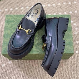 Tıknaz Loafers Lug Sole Loafer Moccasin Ayakkabı Kadın Tasarımcı Loafers Arı Nakışla Siyah Deri Kayma On Rahat Loafer Mules Ayakkabı