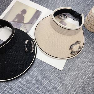 帽子女性デザイナークリスタルレターストローハットバイザーキャップトップサンハットファッション編み帽子キャップ