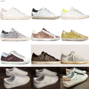 Mens Star Gold 2023 Sapatos casuais Super Goldens Sneakers Designer Pink Brown Sier Glitter Deluxe Homens Mulheres brancas fazem Old Dirty Trainers S Goldenitys Gooseliness