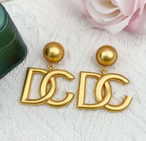 Dangle Chandelier 2023 Fashion new dangles designer earrings luxury alphabet studs retro simple send girlfriend Ear stud