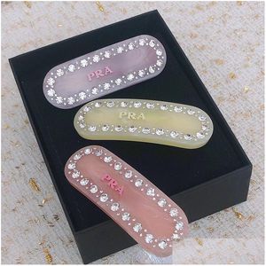 Hårklipp Barrettes P Varumärkesbokstäver Designer Clip Luxury Shining Diamond Acrylic Classic Pins For Girls Women Party Jewelry Gift DHZPF