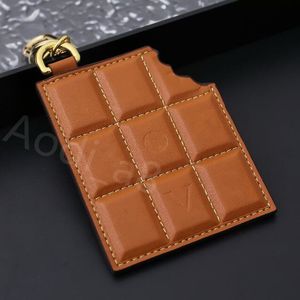 High End Brown Chocolate Leather Keychain Portable Bagage Car Keychain Pendant Top Designer Jewelry Old Flower Keyrings For Charm Män Kvinnor med original presentförpackning