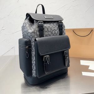 Lyxdesigner ryggsäck handväska bokstavsdesigner ryggsäck stort kapacitet temperament vandring väska mångsidig present läder stilar män resväska