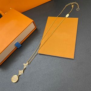 Luxury Designer Necklace Real Gold Plated Brand Flower Brass Copper Necklaces Choker Chain Letter Pendant Fashion Womens Wedding J2842