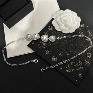 I migliori stili Collana con ciondolo con lettera di diamanti Collane di design Placcato in oro 18 carati Designer ad alta consistenza Collana di rame di marca Collana girocollo Moda Uomo Donna Regalo di nozze