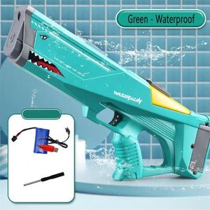 Roliga Roclub Automatiska elektriska vattenpistolleken Bursts Summer Play Gun S 500 ml Shark High Pressure Beach Kids Fight 220715