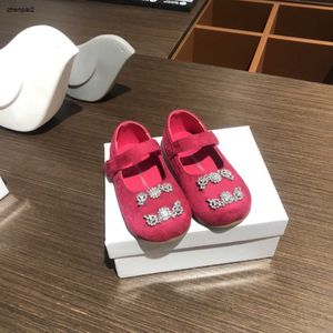 Lyxiga småbarnskor Designer Nyfödda Baby Sneakers Box Packaging Storlek 20-25 Shiny Diamond Decoration Spädbarn Walking Shoes Dec20