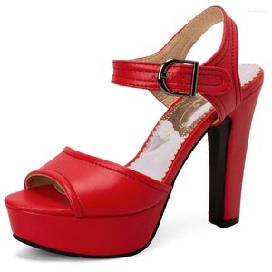 Sandaler Sexig plattform Kvinnor Summer White Red High Heels Ankelrem för kvinnor Flip Flops Stor storlek 50