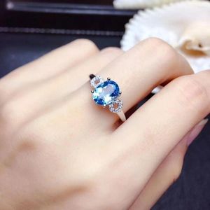 Anéis de cluster encantador céu claro azul topázio anel de pedra preciosa 925 prata esterlina 6x8mm natural gem cor menina presente de aniversário