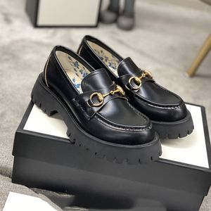 2024 NYA SKO SKO KVINNER DESIGNER LÄDER RETRO Fashion Loafers Shoes Luxury Women's Stripe Platform Helande små läderskor klänningskor